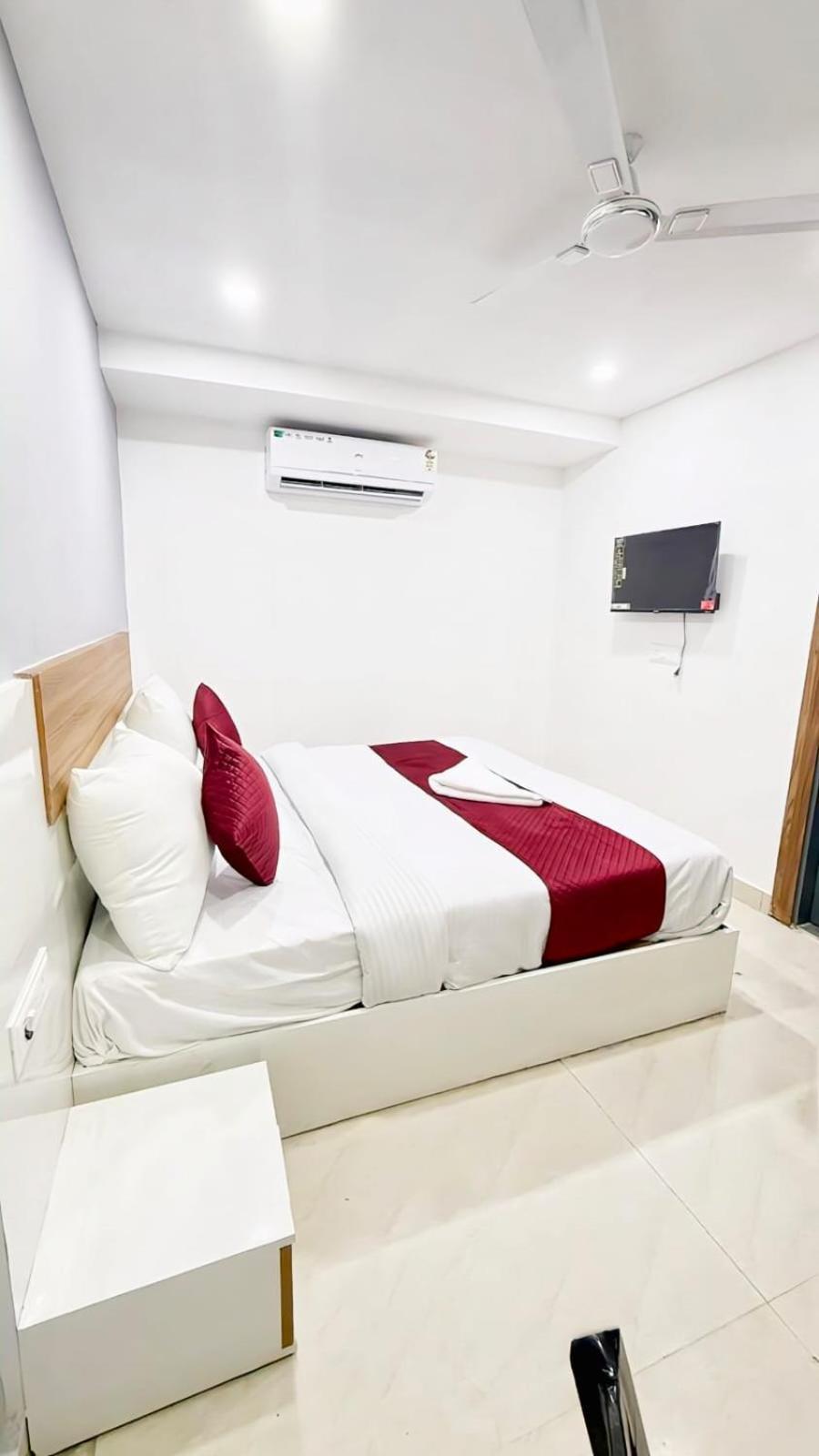 Hotel Modern Town Neu-Delhi Exterior foto